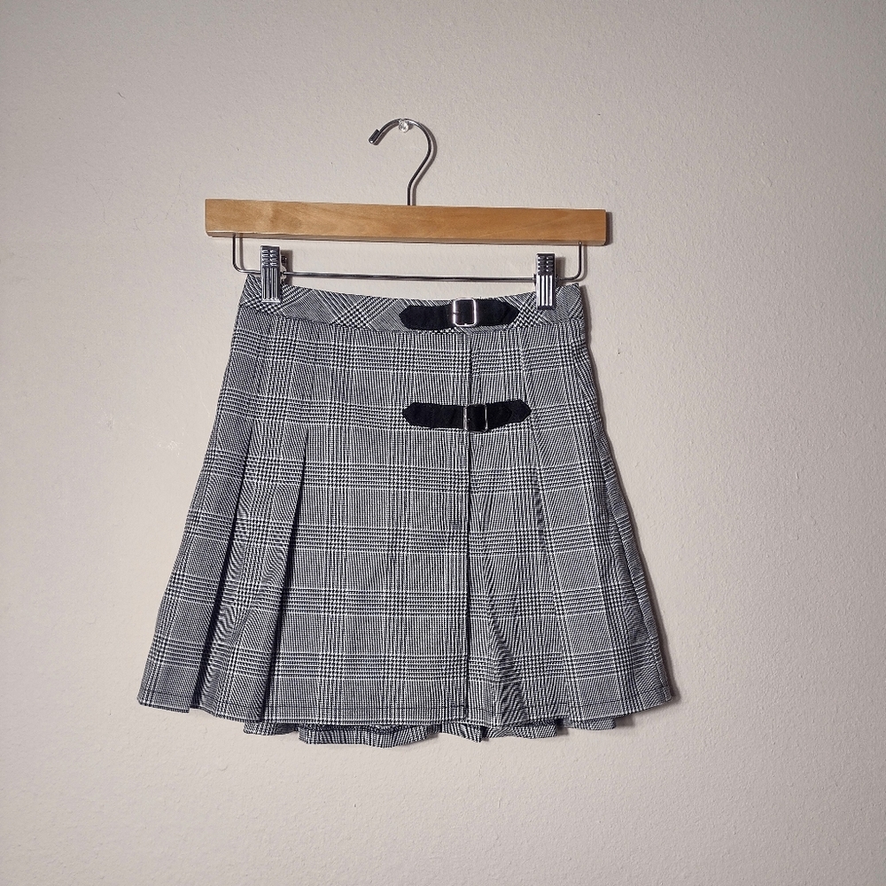 Katie J NYC Houndstooth Plaid Buckle Brittany Pleated Mini Skirt NWT